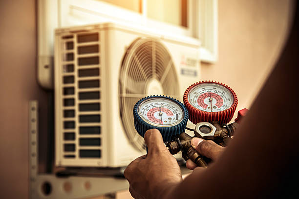 Professional Hvac technician working in Richmond, TX